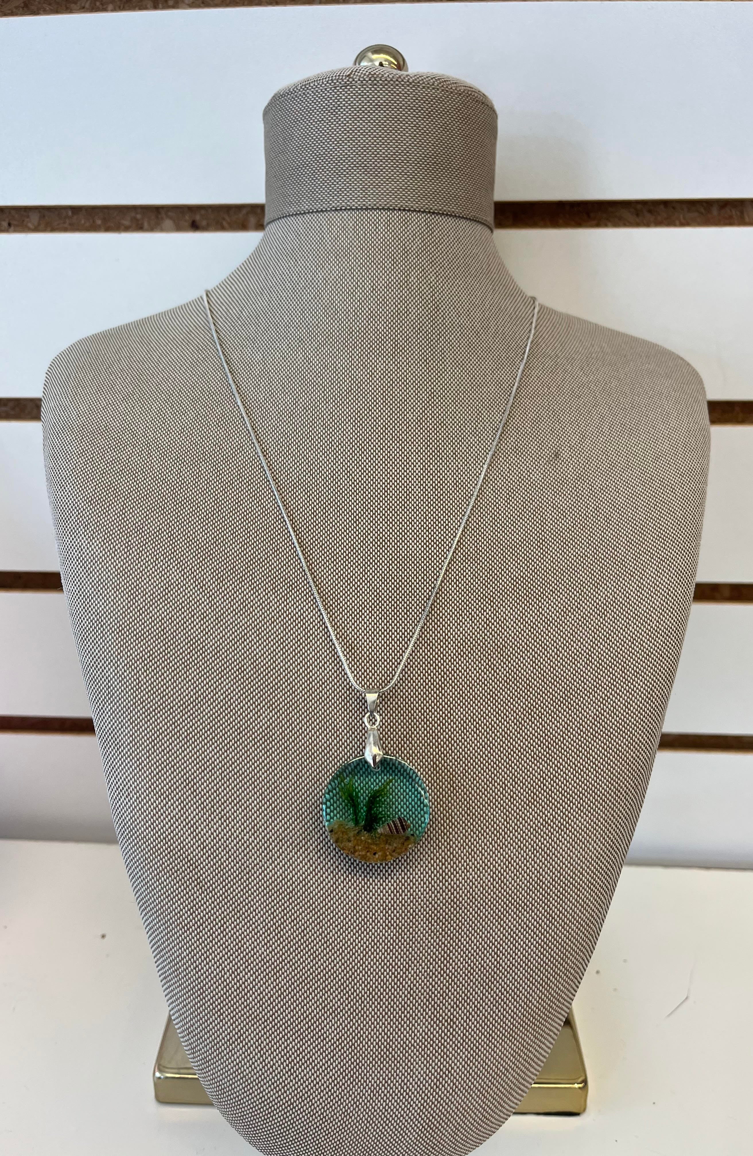 Circular Seashell Pendant Necklace