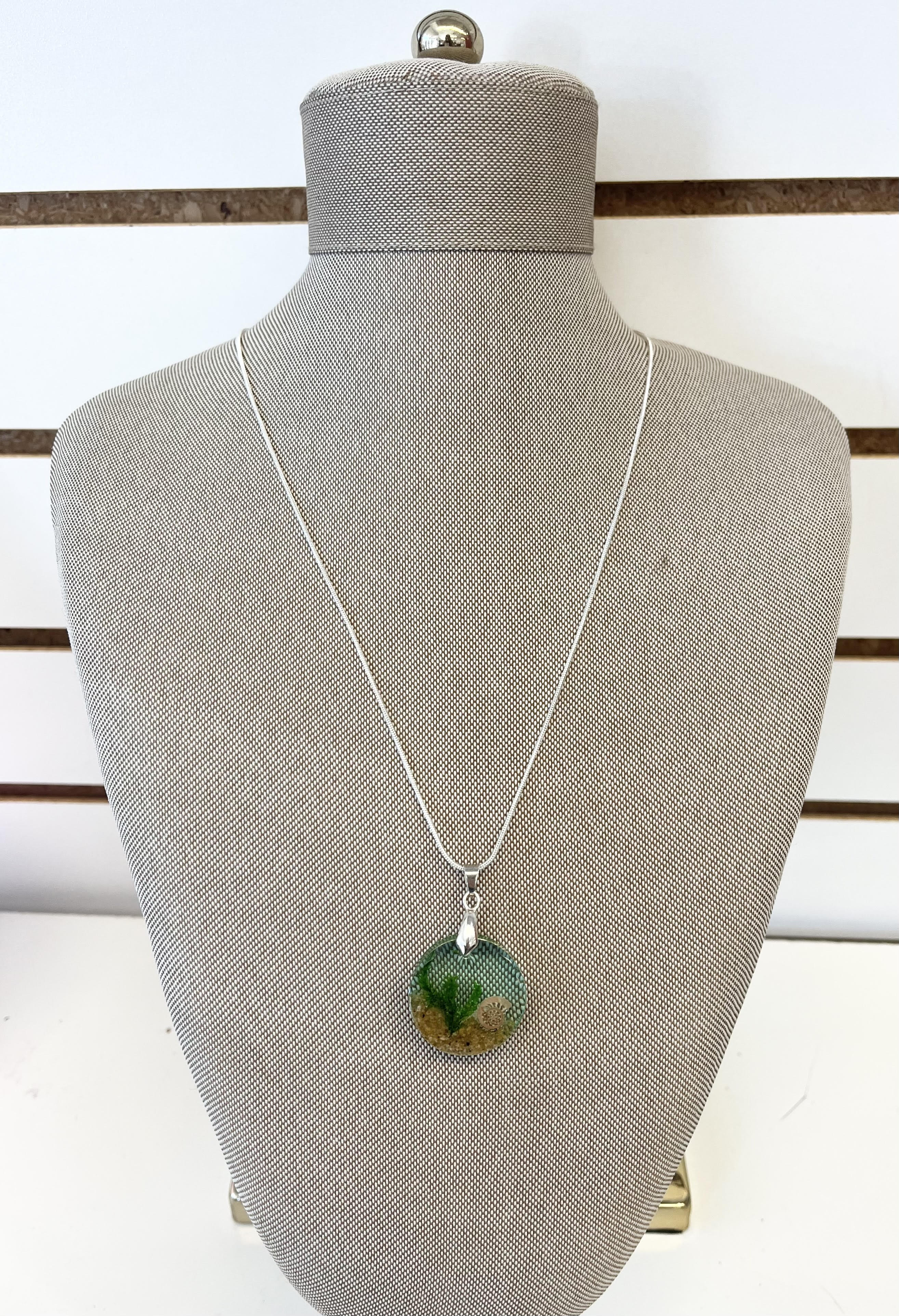 Circular Under the Sea Snail Shell Pendant Necklace