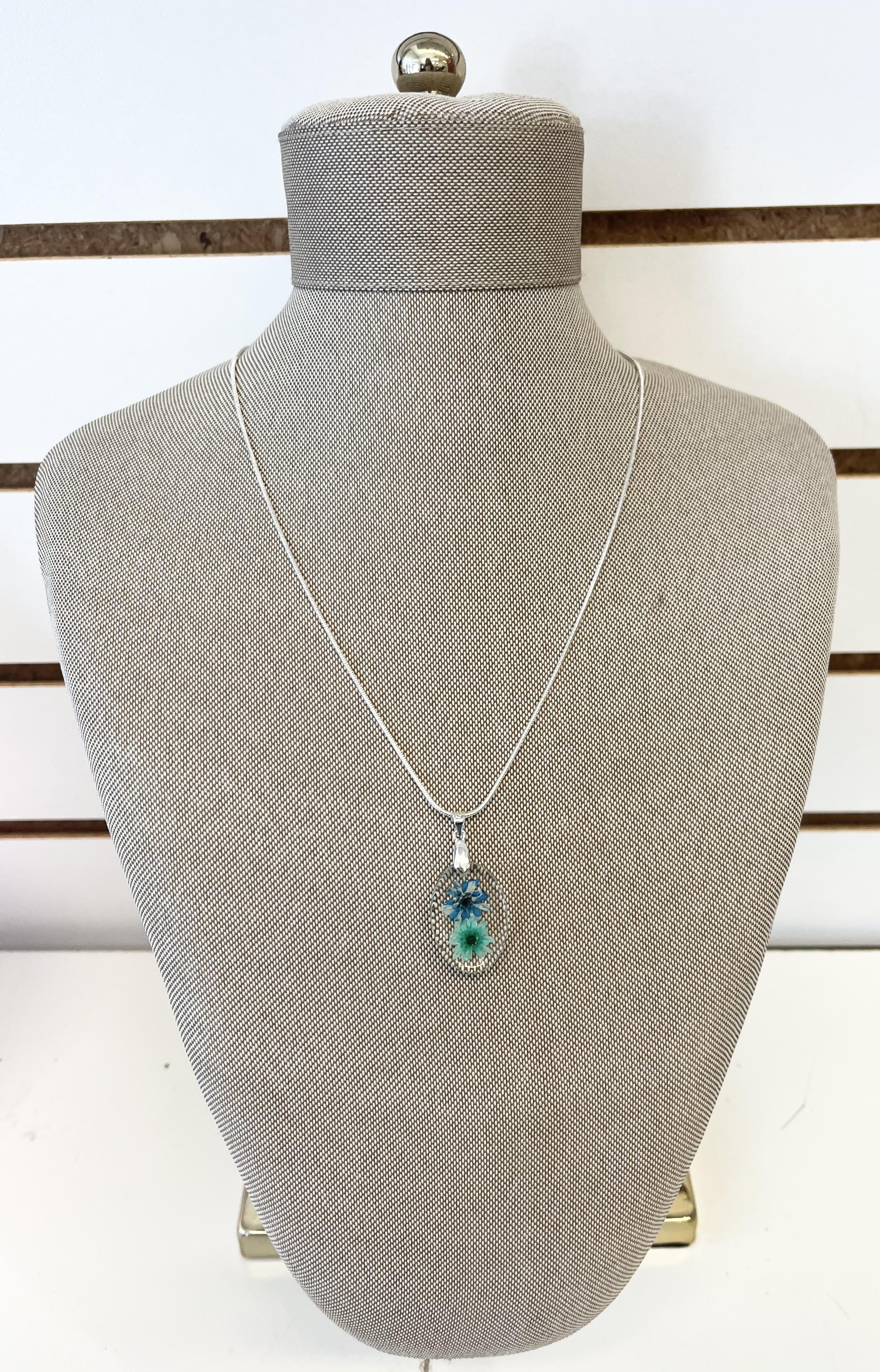 Oval Dual Flower Pendant Necklace