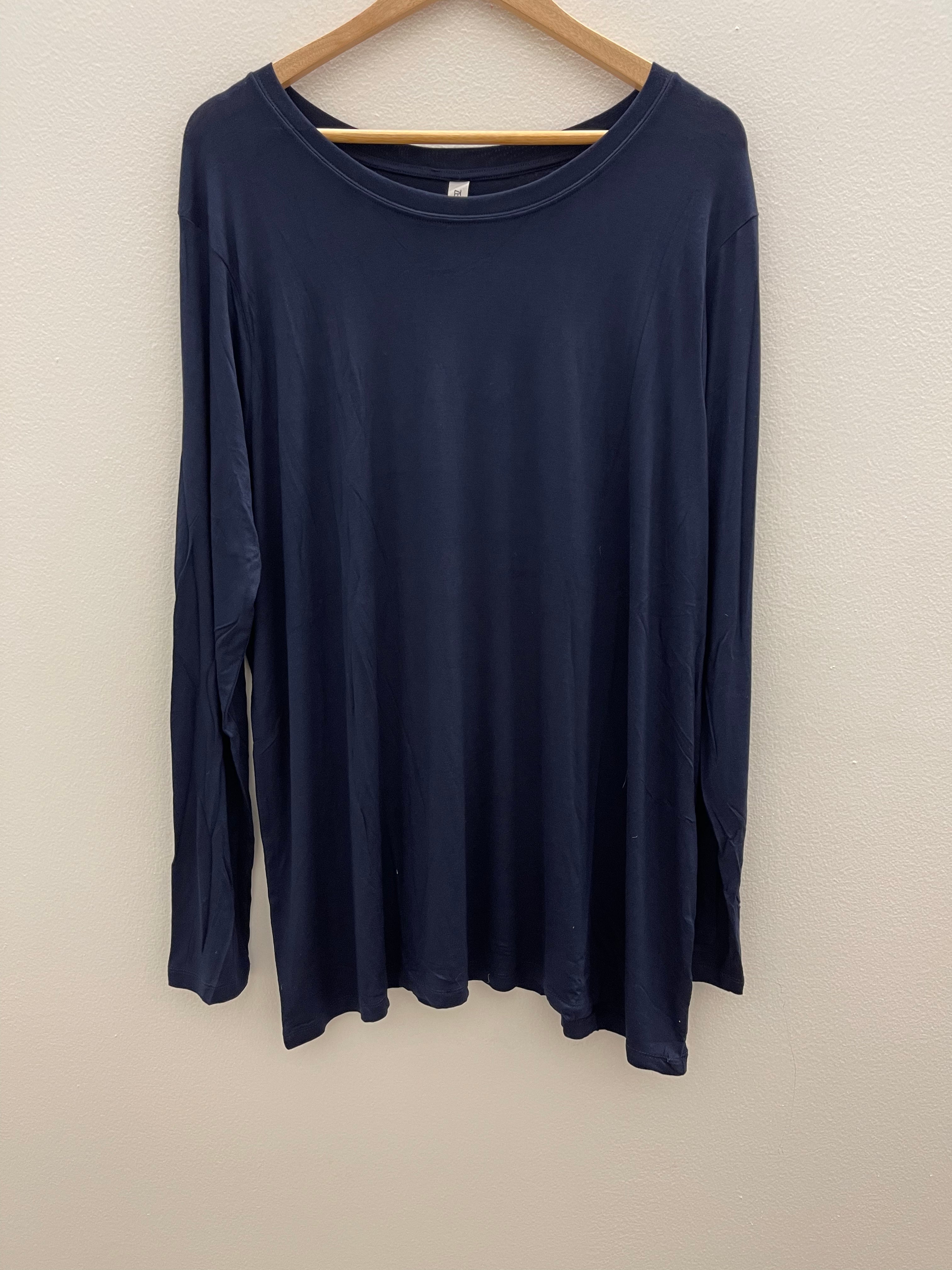 Basic Long Sleeve in Navy